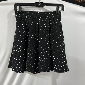 ✨NEVER WORN✨Black Star Print Skirt